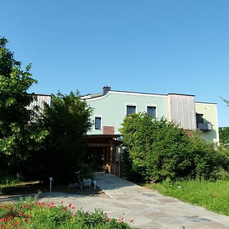 Hotel Haus Monti Maria Lanzendorf Zewnętrze zdjęcie