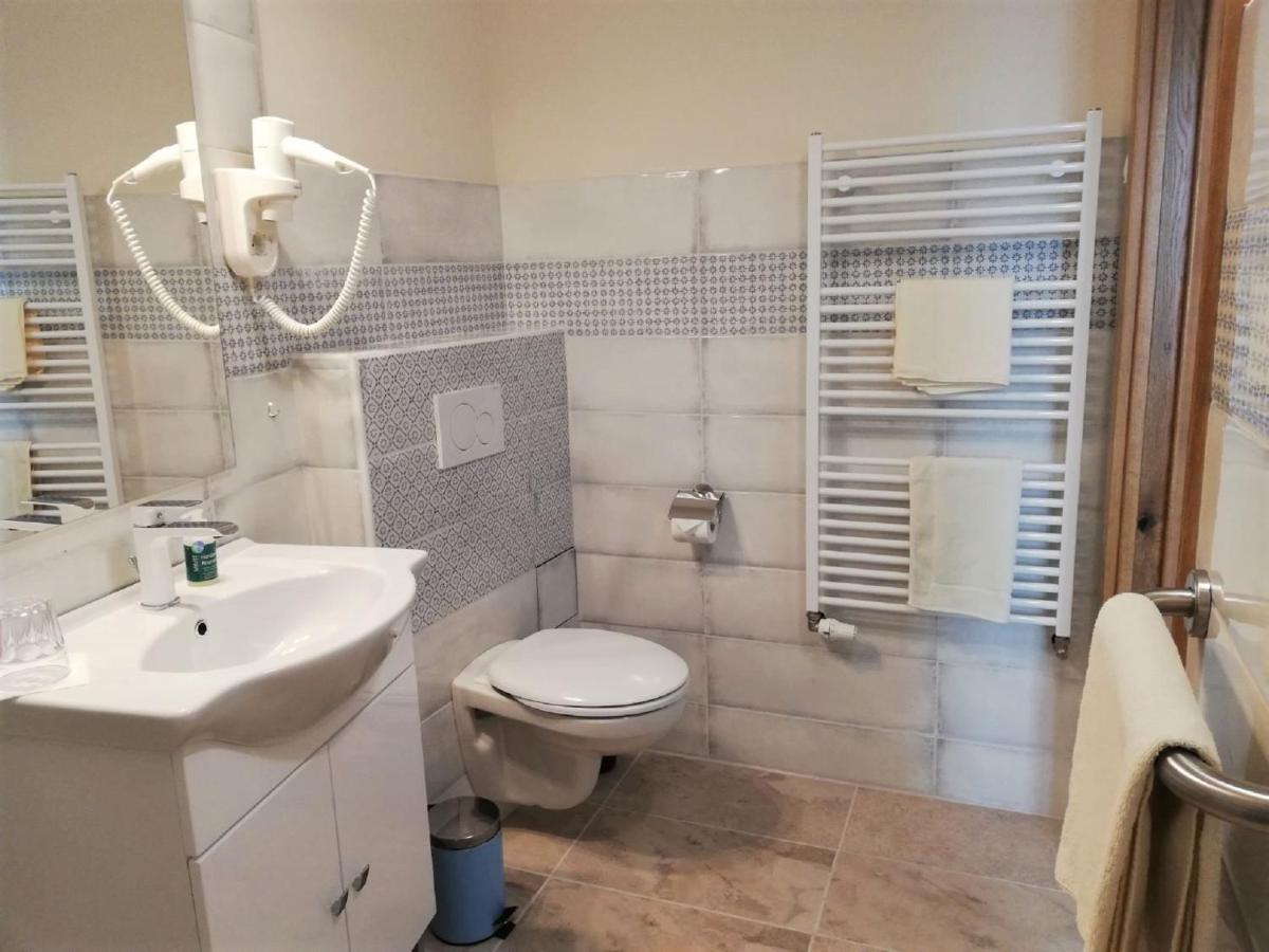 Hotel Haus Monti Maria Lanzendorf Zewnętrze zdjęcie