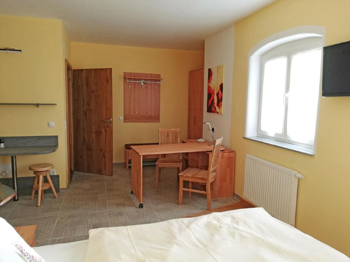 Hotel Haus Monti Maria Lanzendorf Zewnętrze zdjęcie