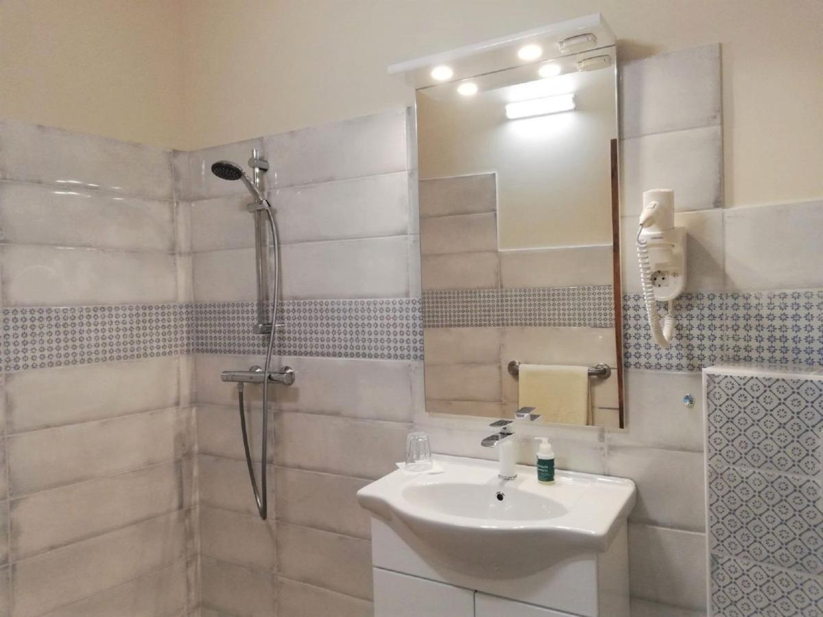 Hotel Haus Monti Maria Lanzendorf Zewnętrze zdjęcie