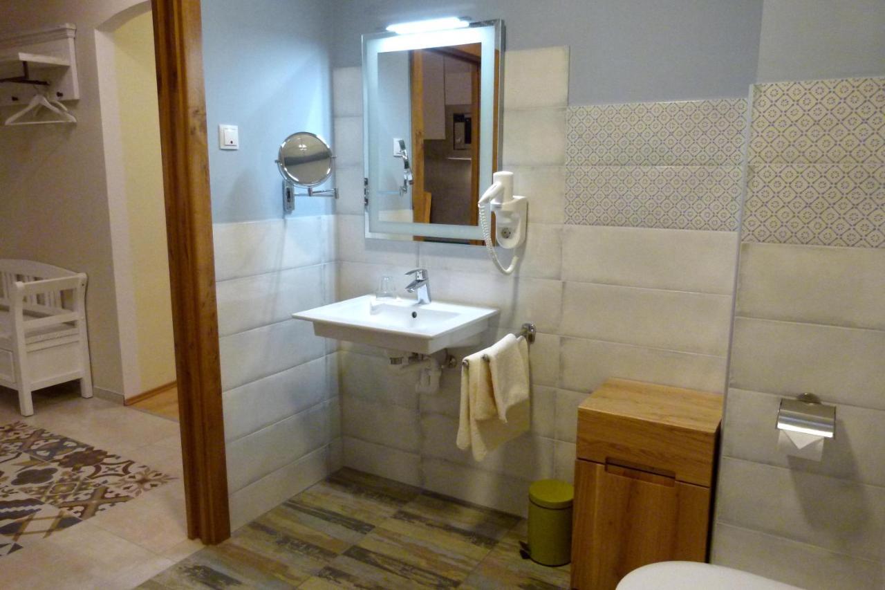 Hotel Haus Monti Maria Lanzendorf Zewnętrze zdjęcie