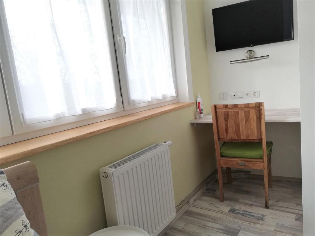 Hotel Haus Monti Maria Lanzendorf Zewnętrze zdjęcie