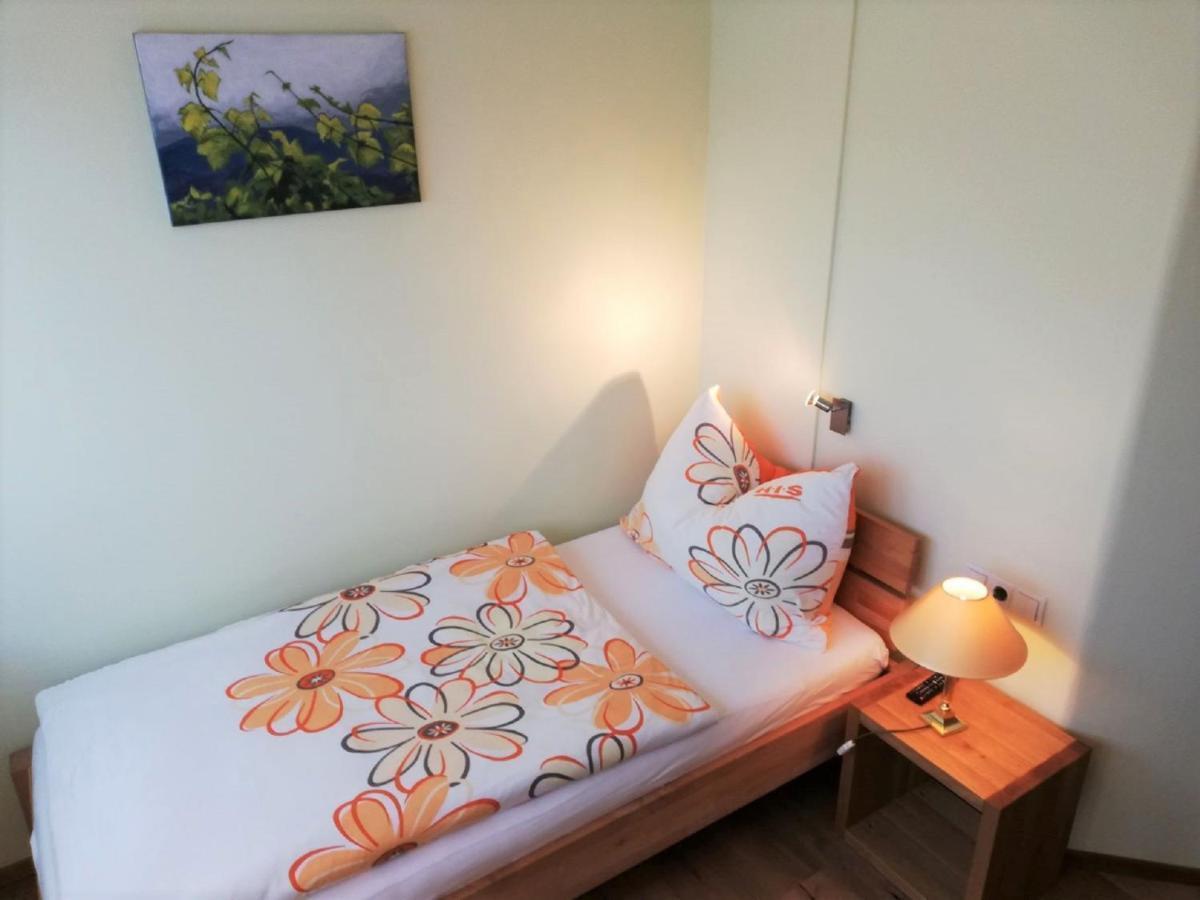 Hotel Haus Monti Maria Lanzendorf Zewnętrze zdjęcie
